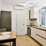 Center 2br Next To Sea