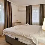 Appartamento Center 2br Next To Sea